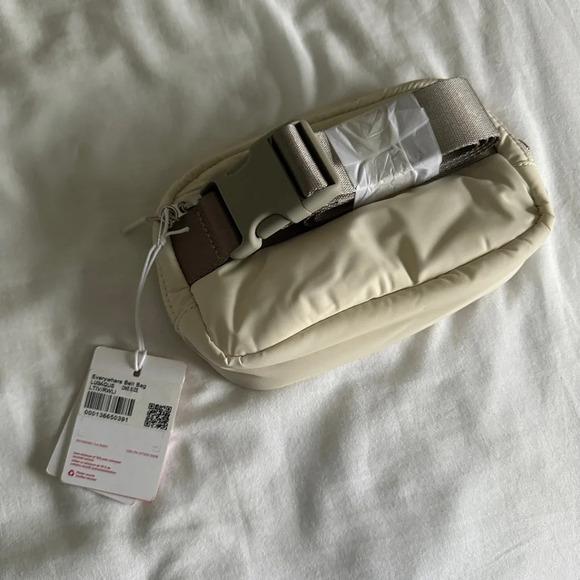 🆕🇨🇦 Lululemon Team Canada Everywhere Belt Bag Light Ivory Raw Linen - Picture 5 of 5